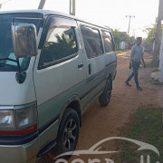 TOYOTA HIACE 1990