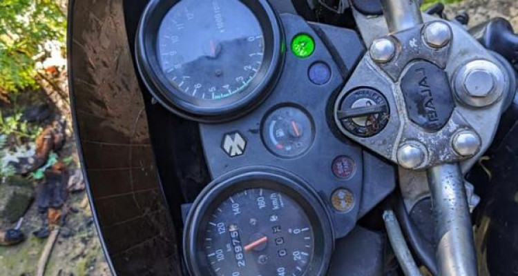 BAJAJ PULSAR 180 2015