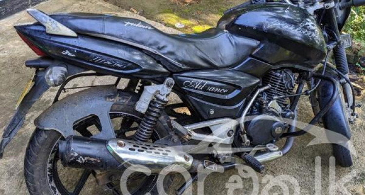 BAJAJ PULSAR 180 2015