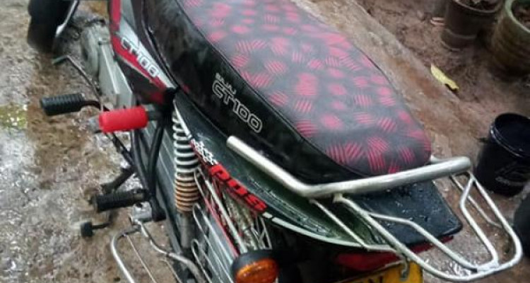 BAJAJ CT100 2004