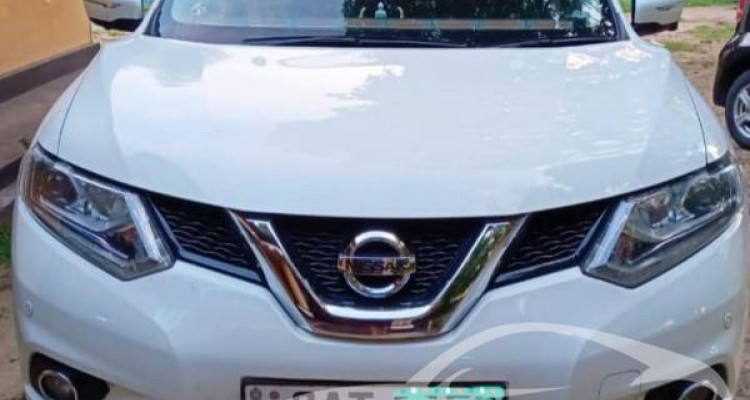 NISSAN X TRAIL 2015