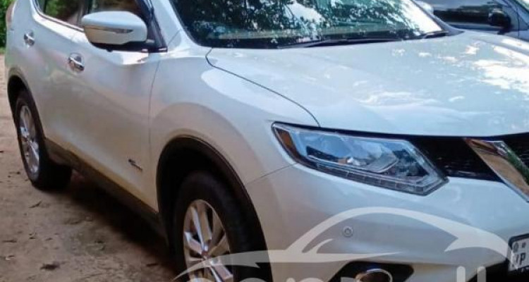 NISSAN X TRAIL 2015