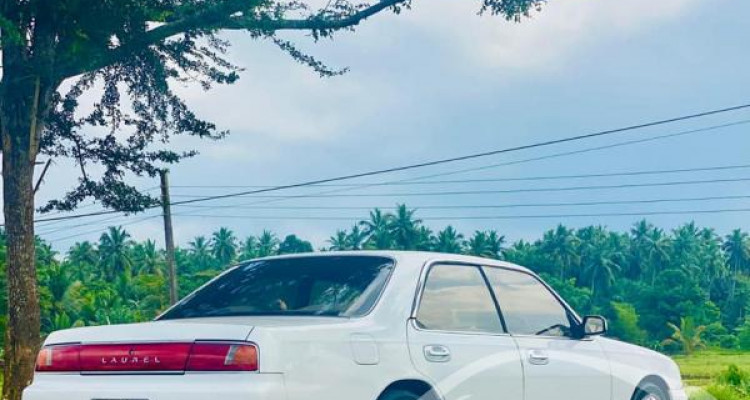 NISSAN LAUREL 1995