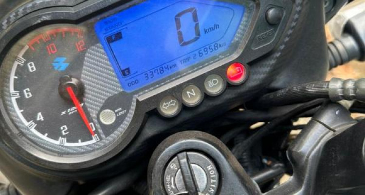 BAJAJ PULSAR 180 2017