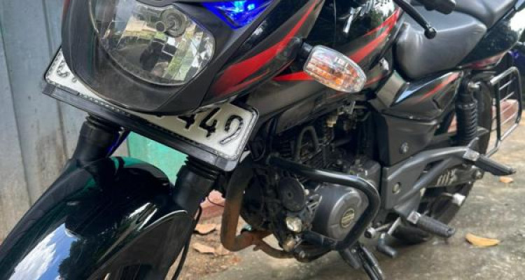 BAJAJ PULSAR 180 2017