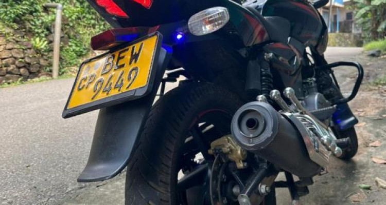 BAJAJ PULSAR 180 2017