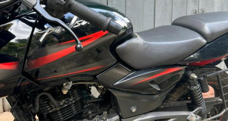 BAJAJ PULSAR 180 2017