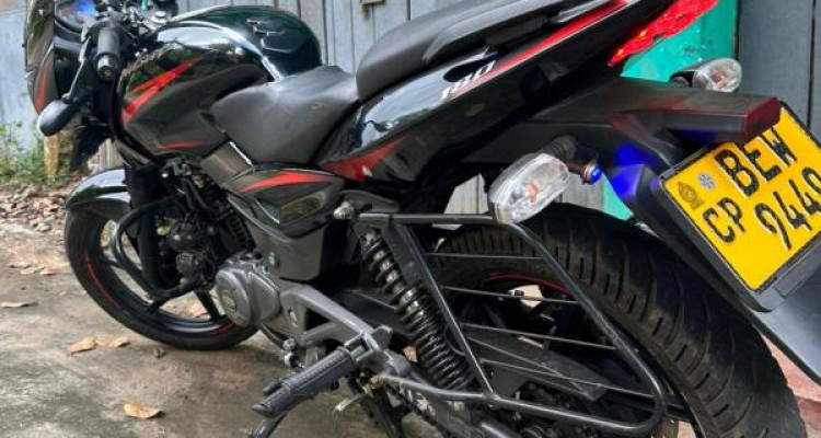 BAJAJ PULSAR 180 2017