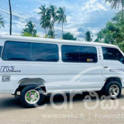 NISSAN CARAVAN 1993