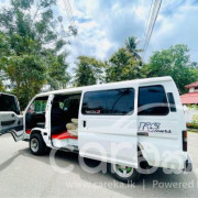 NISSAN CARAVAN 1993