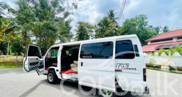 NISSAN CARAVAN 1993