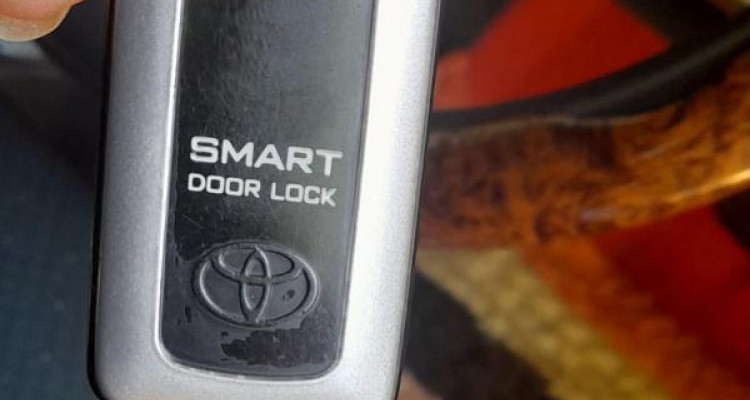 TOYOTA IST 2005