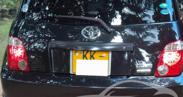 TOYOTA IST 2005