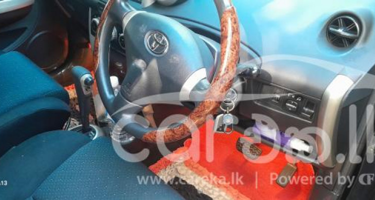 TOYOTA IST 2005