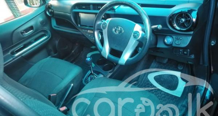 TOYOTA AQUA 2016