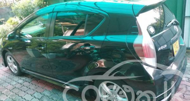 TOYOTA AQUA 2016