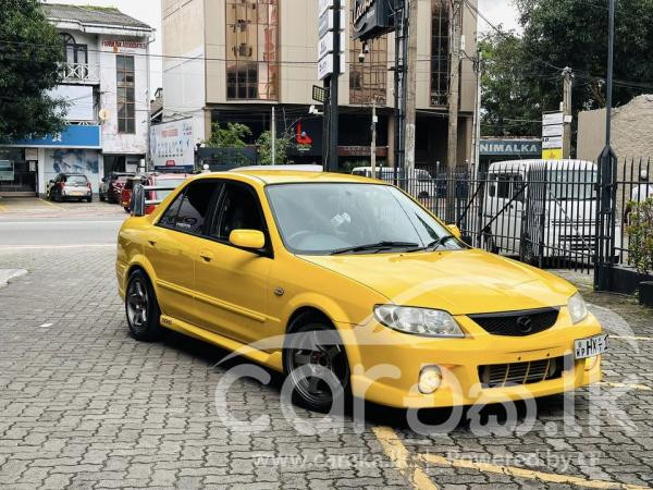 MAZDA 323 2000