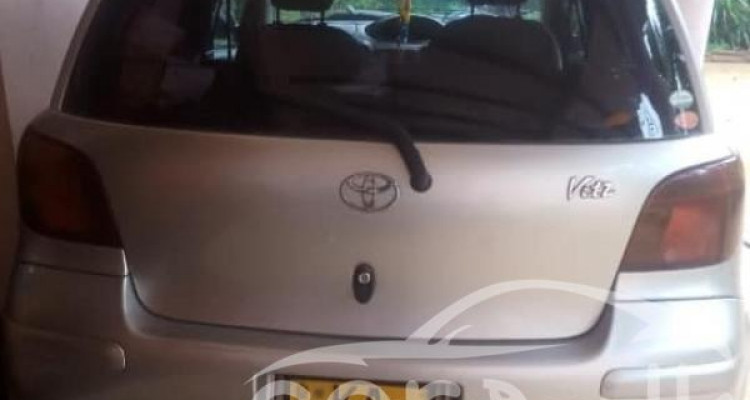 TOYOTA VITZ 2002