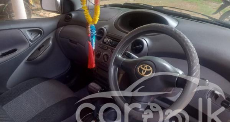 TOYOTA VITZ 2002