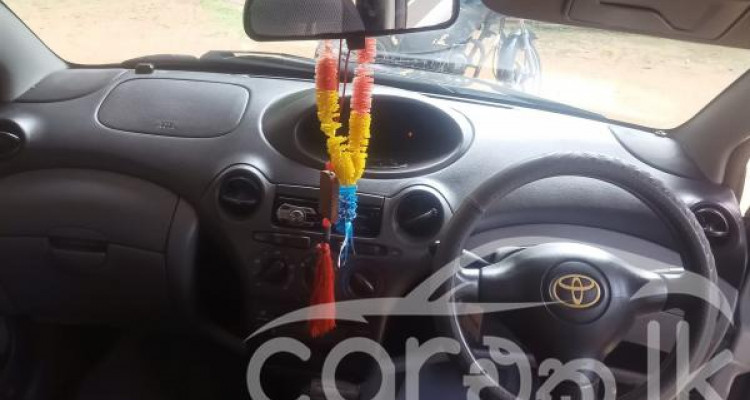 TOYOTA VITZ 2002