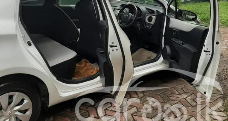 TOYOTA VITZ 2013