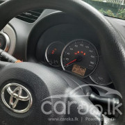 TOYOTA VITZ 2013