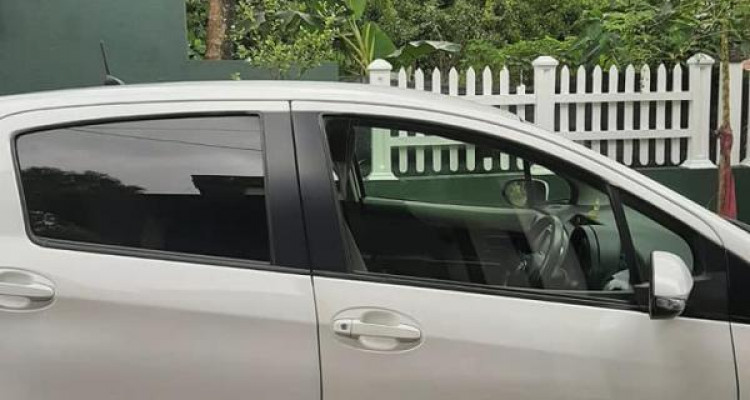 TOYOTA VITZ 2013