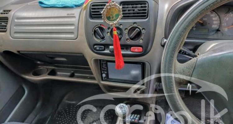 SUZUKI SWIFT 2001