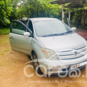 TOYOTA IST 2002