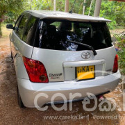 TOYOTA IST 2002