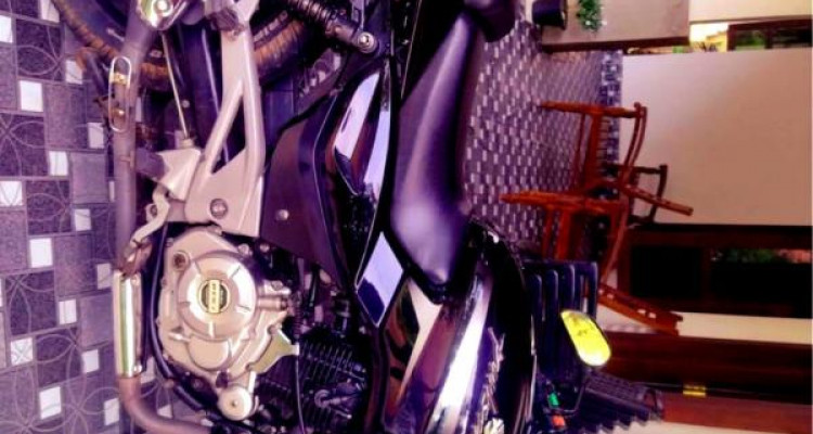 BAJAJ PULSAR 180 2016