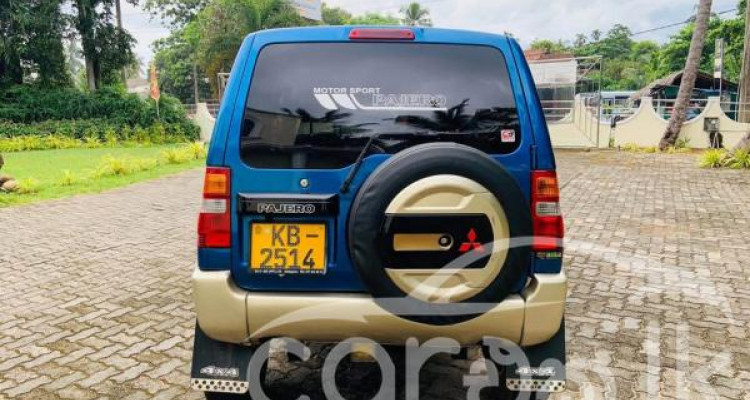 MITSUBISHI PAJERO 2001