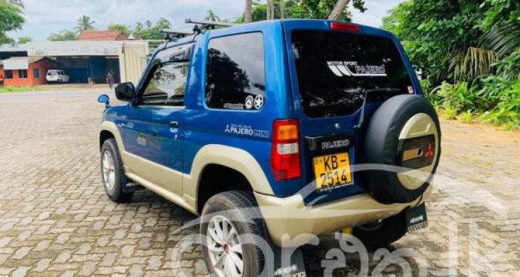 MITSUBISHI PAJERO 2001