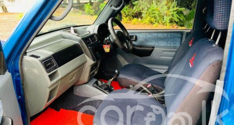 MITSUBISHI PAJERO 2001