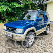 MITSUBISHI PAJERO 2001