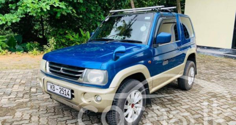 MITSUBISHI PAJERO 2001
