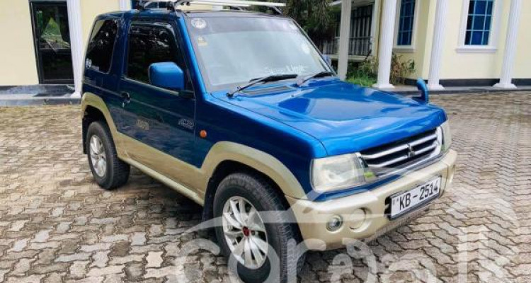 MITSUBISHI PAJERO 2001
