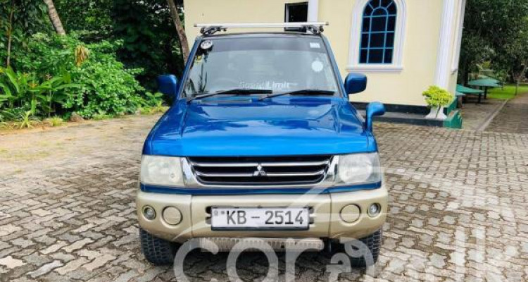 MITSUBISHI PAJERO 2001