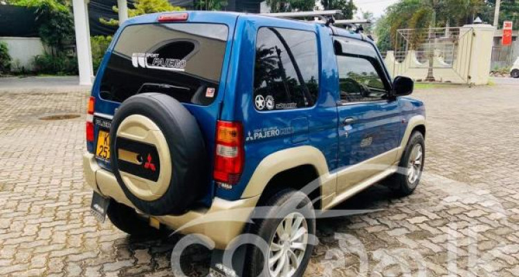 MITSUBISHI PAJERO 2001