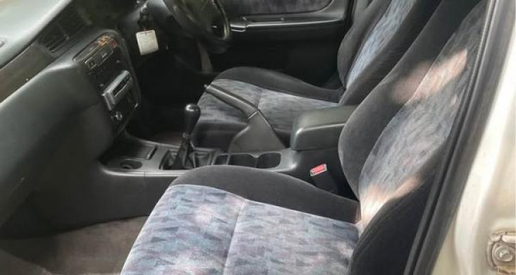 NISSAN BLUEBIRD 1998