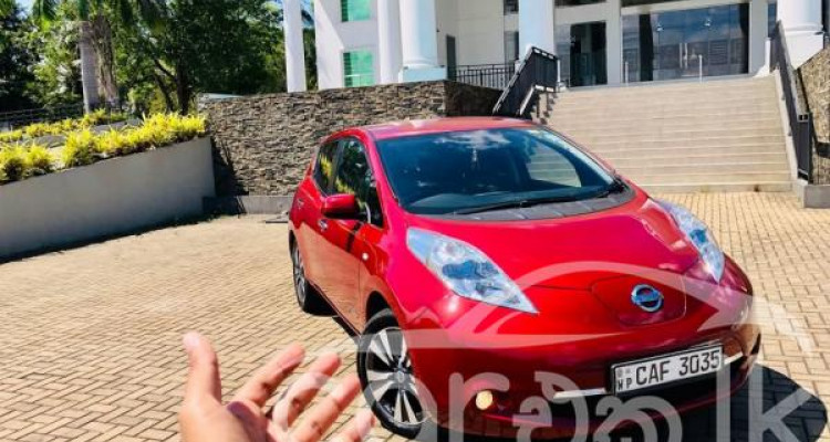 NISSAN LEAF 2014