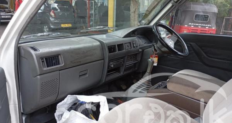 MITSUBISHI PO15 2011