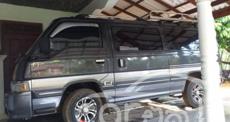 NISSAN CARAVAN 1994