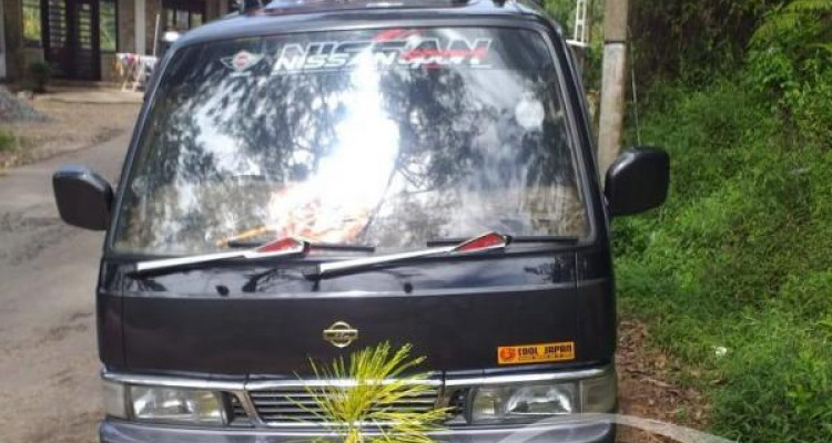 NISSAN CARAVAN 1994