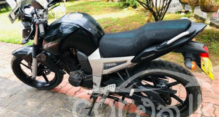 YAMAHA FZ 2010