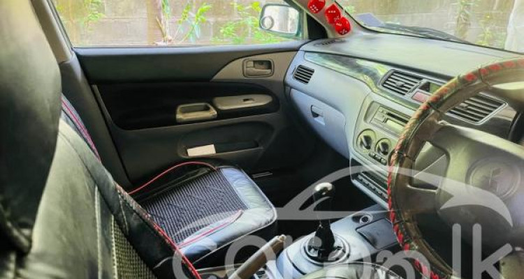MITSUBISHI LANCER CS1 2001