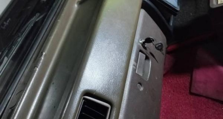 MITSUBISHI P05 1987