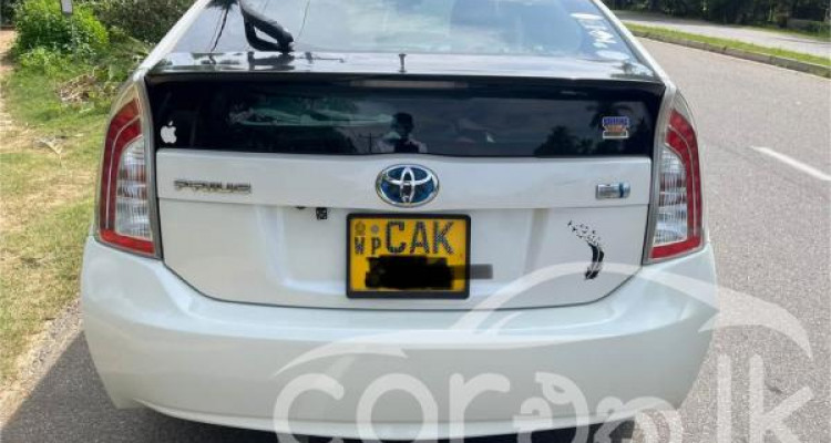 TOYOTA PRIUS 2014