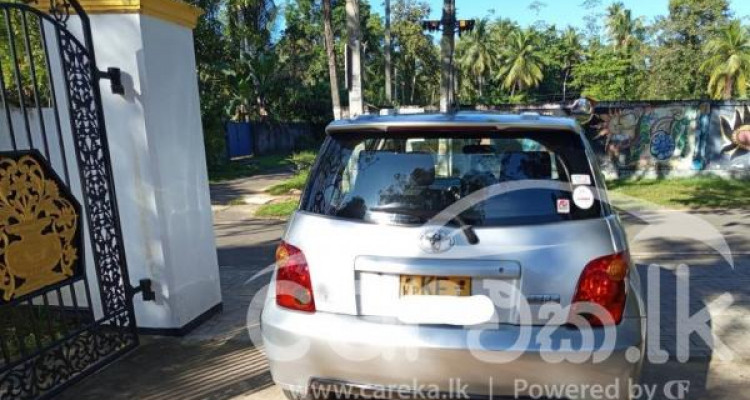 TOYOTA IST 2003