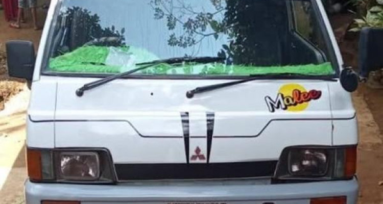 MITSUBISHI PO15 1990